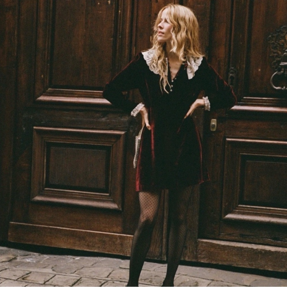 Doen Burgundy Lisbeth Long Sleeve Velvet Dress with Lace Collar - Picture 2 of 6